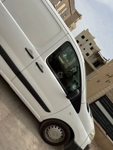 מודעת רכב סיטרואן ג'אמפי