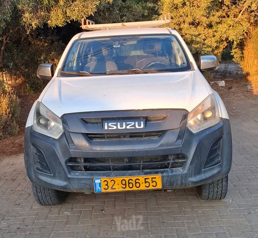איסוזו די-מקס