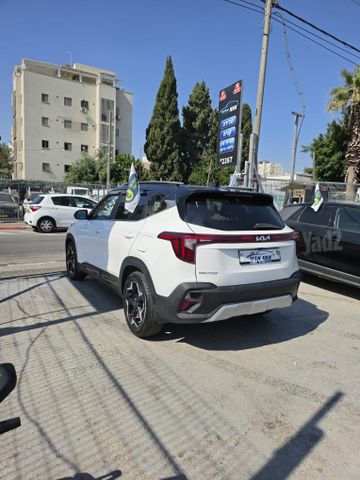 קיה סלטוס
