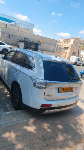 מיצובישי אאוטלנדר