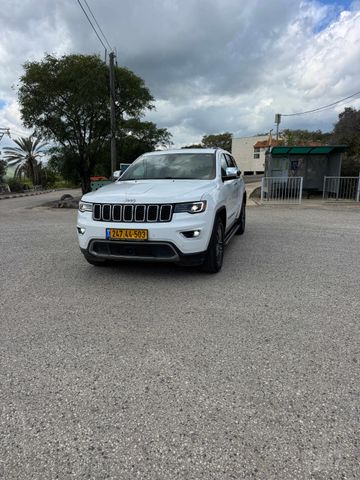 מודעת רכב ג'יפ גרנד צ'ירוקי