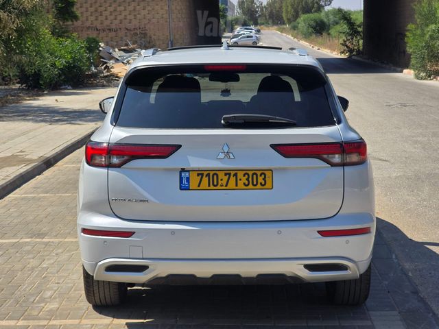 מיצובישי אאוטלנדר