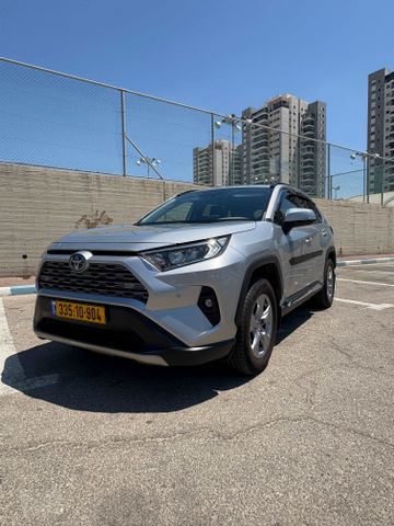 טויוטה RAV4