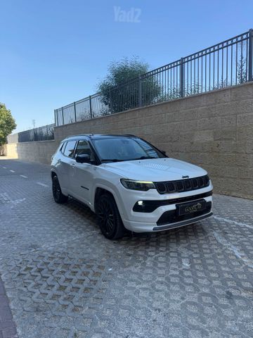 מודעת רכב ג'יפ קומפאס