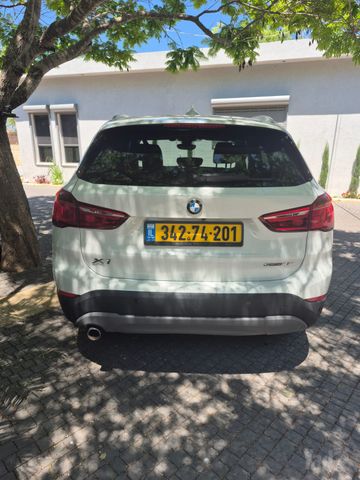 ב מ וו X1
