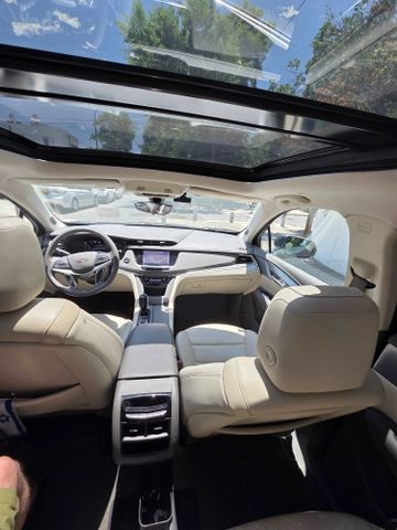 קאדילק XT5
