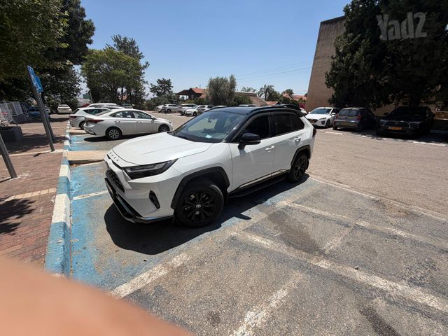 טויוטה RAV4