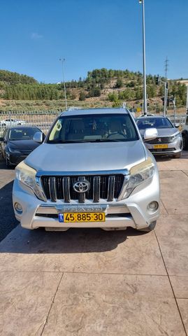 טויוטה לנד קרוזר