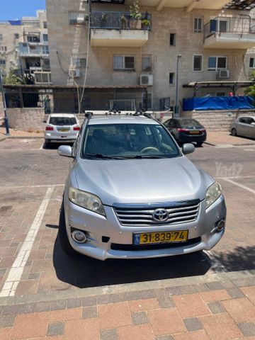 טויוטה RAV4