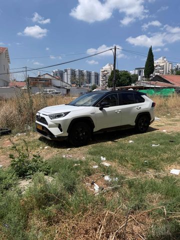 מודעת רכב טויוטה RAV4