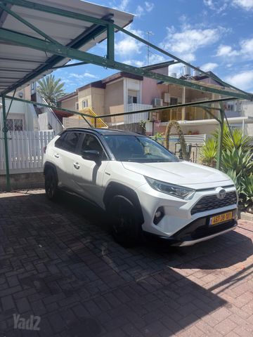 טויוטה RAV4