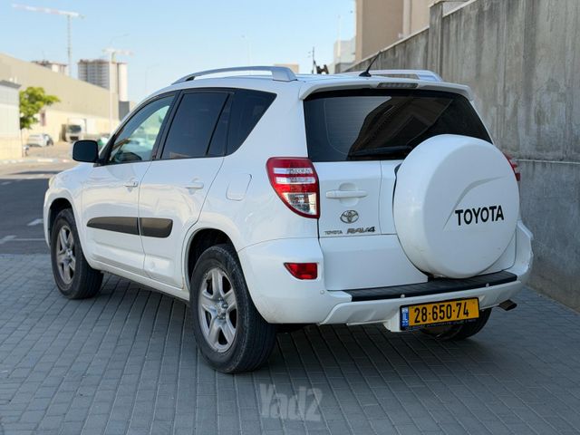 טויוטה RAV4