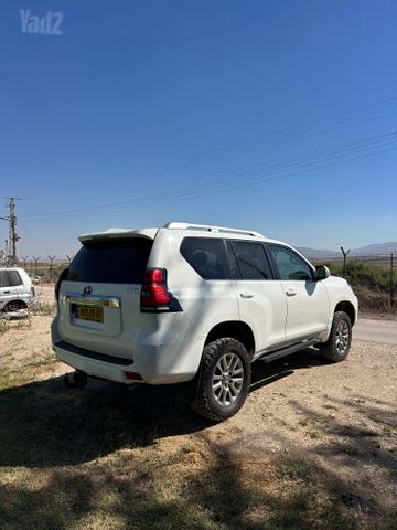 טויוטה לנד קרוזר