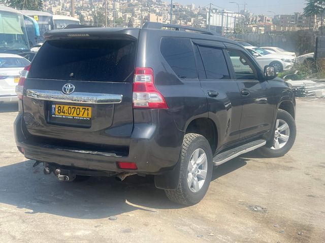 טויוטה לנד קרוזר