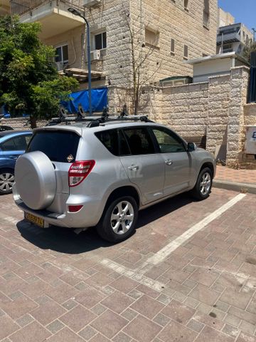 מודעת רכב טויוטה RAV4