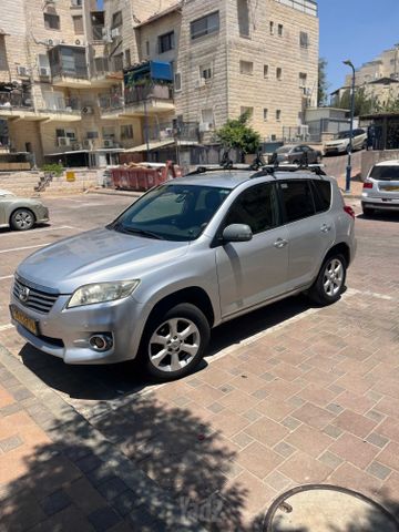 טויוטה RAV4
