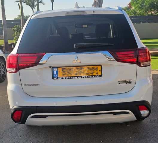 מיצובישי אאוטלנדר