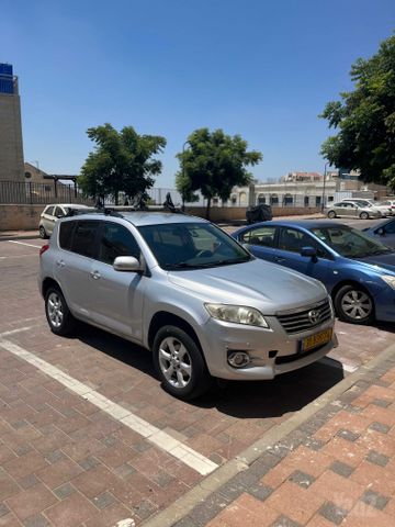 טויוטה RAV4