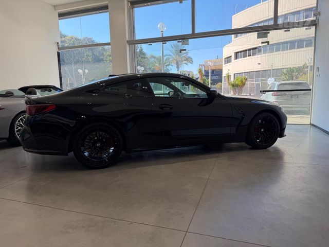 ב מ וו M4