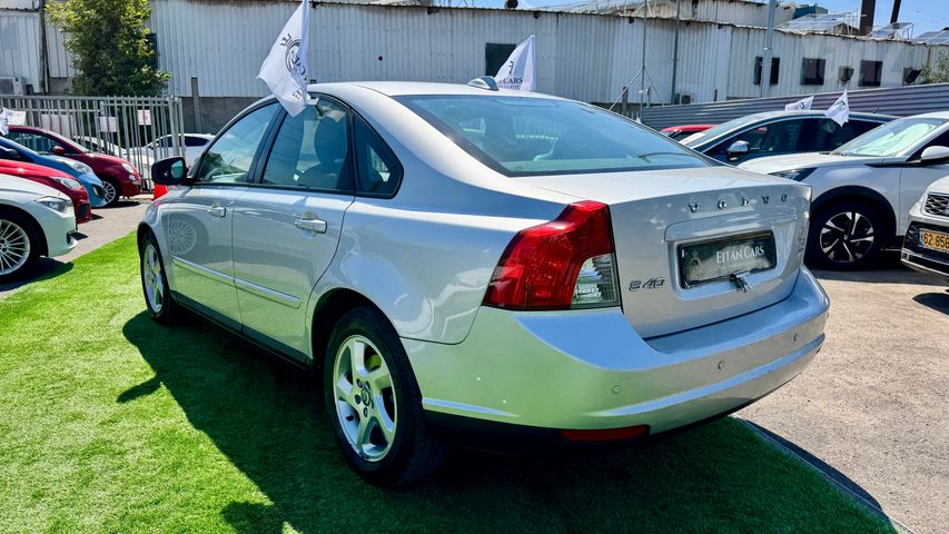 וולוו S40