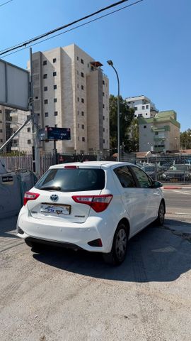 טויוטה יאריס
