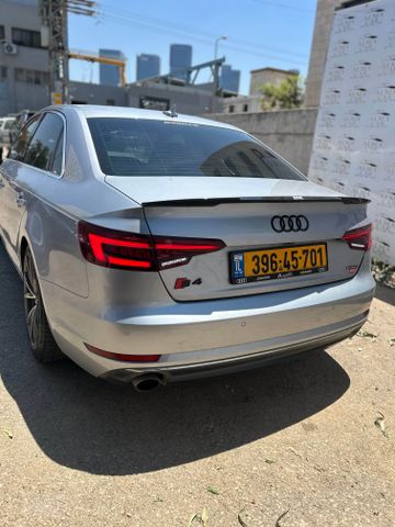 אאודי A4