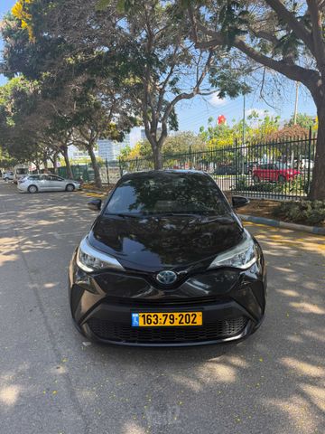 מודעת רכב טויוטה C-HR