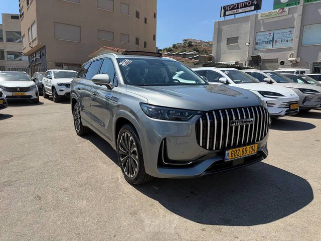 ג'אקו J8