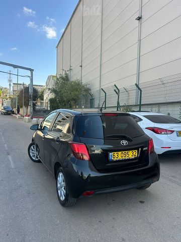 טויוטה יאריס
