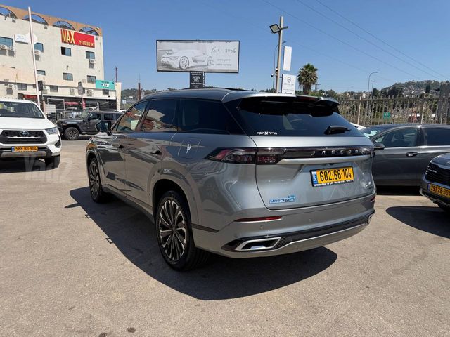ג'אקו J8