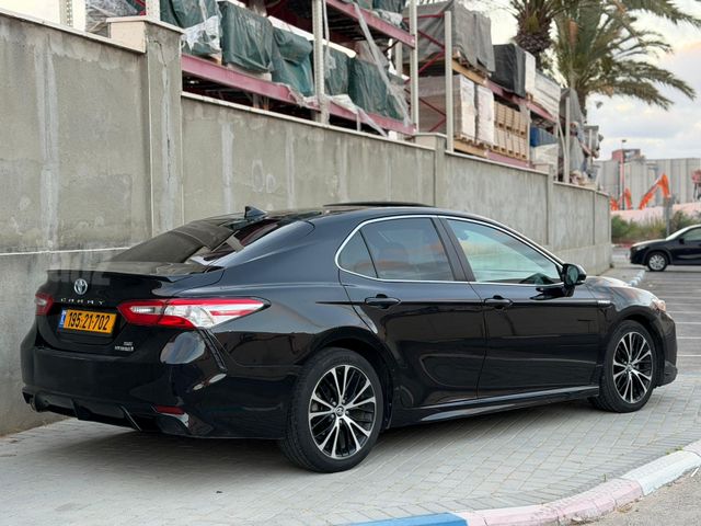 טויוטה קאמרי
