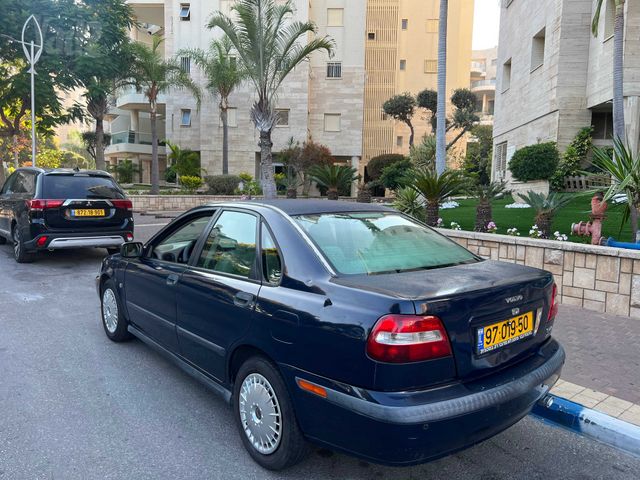 וולוו S40