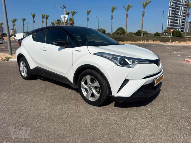 מודעת רכב טויוטה C-HR