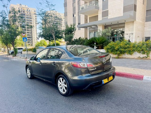 מאזדה 3