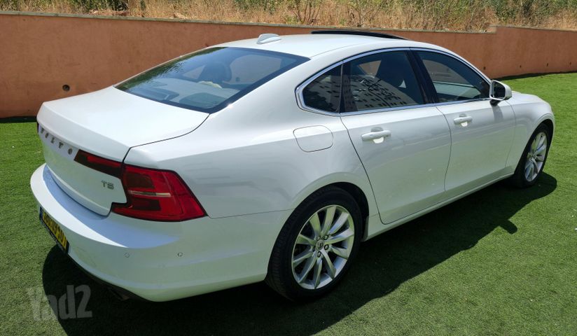 וולוו S90