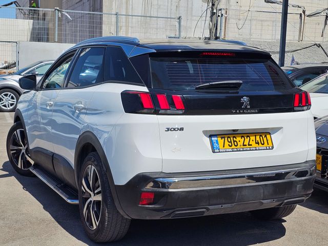 פיג'ו 3008