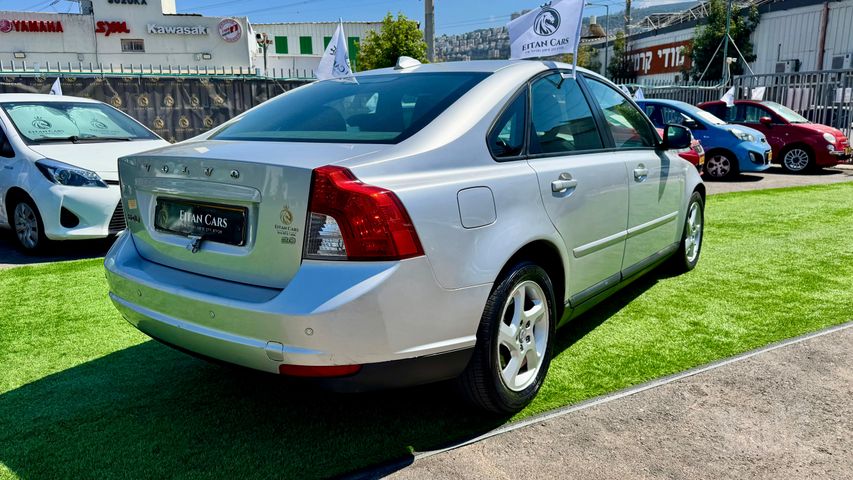 וולוו S40