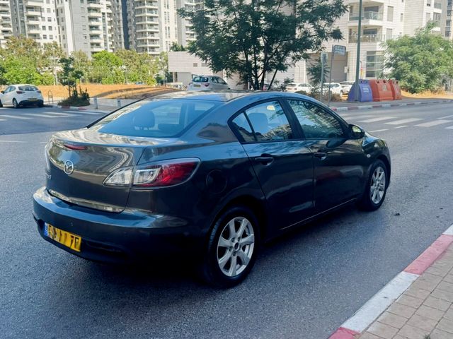 מאזדה 3