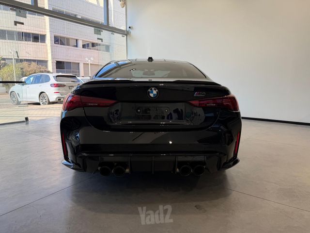 ב מ וו M4