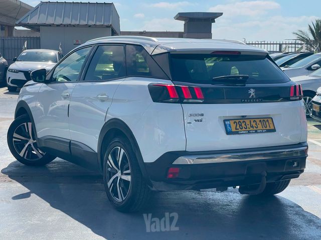 פיג'ו 3008