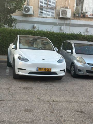 מודעת רכב טסלה מודל Y