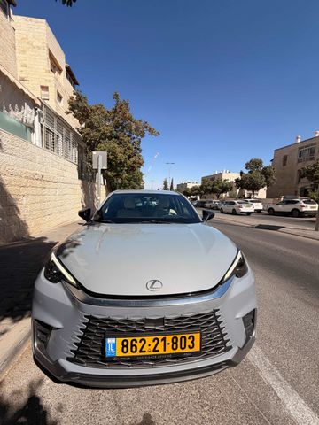 לקסוס LBX