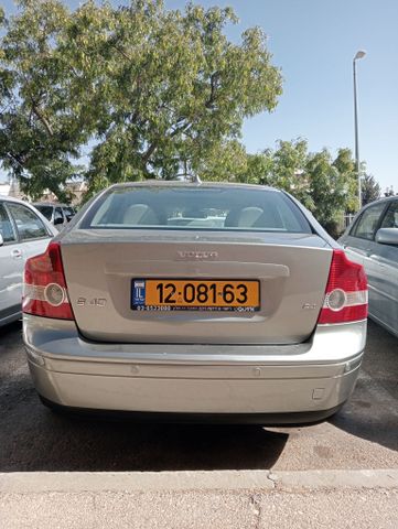 וולוו S40