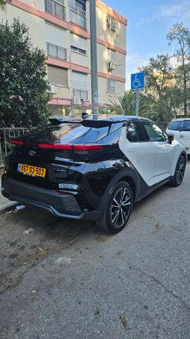 מודעת רכב טויוטה C-HR