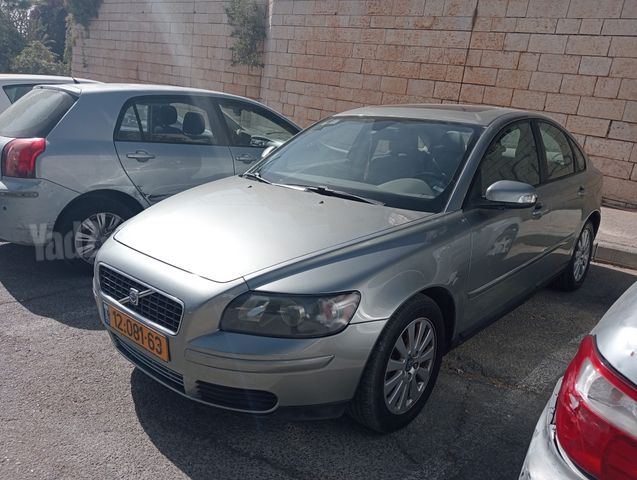וולוו S40