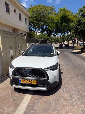 מודעת רכב טויוטה קורולה קרוס