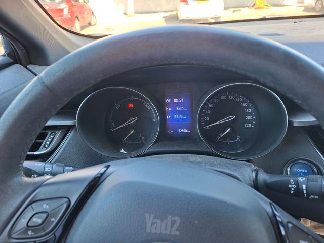 מודעת רכב טויוטה C-HR