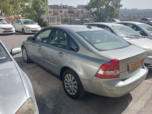 וולוו S40