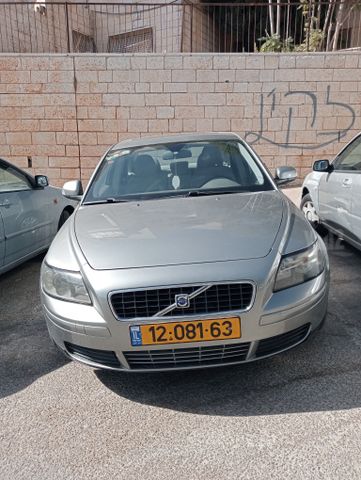 וולוו S40
