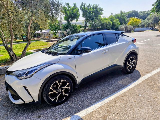 מודעת רכב טויוטה C-HR